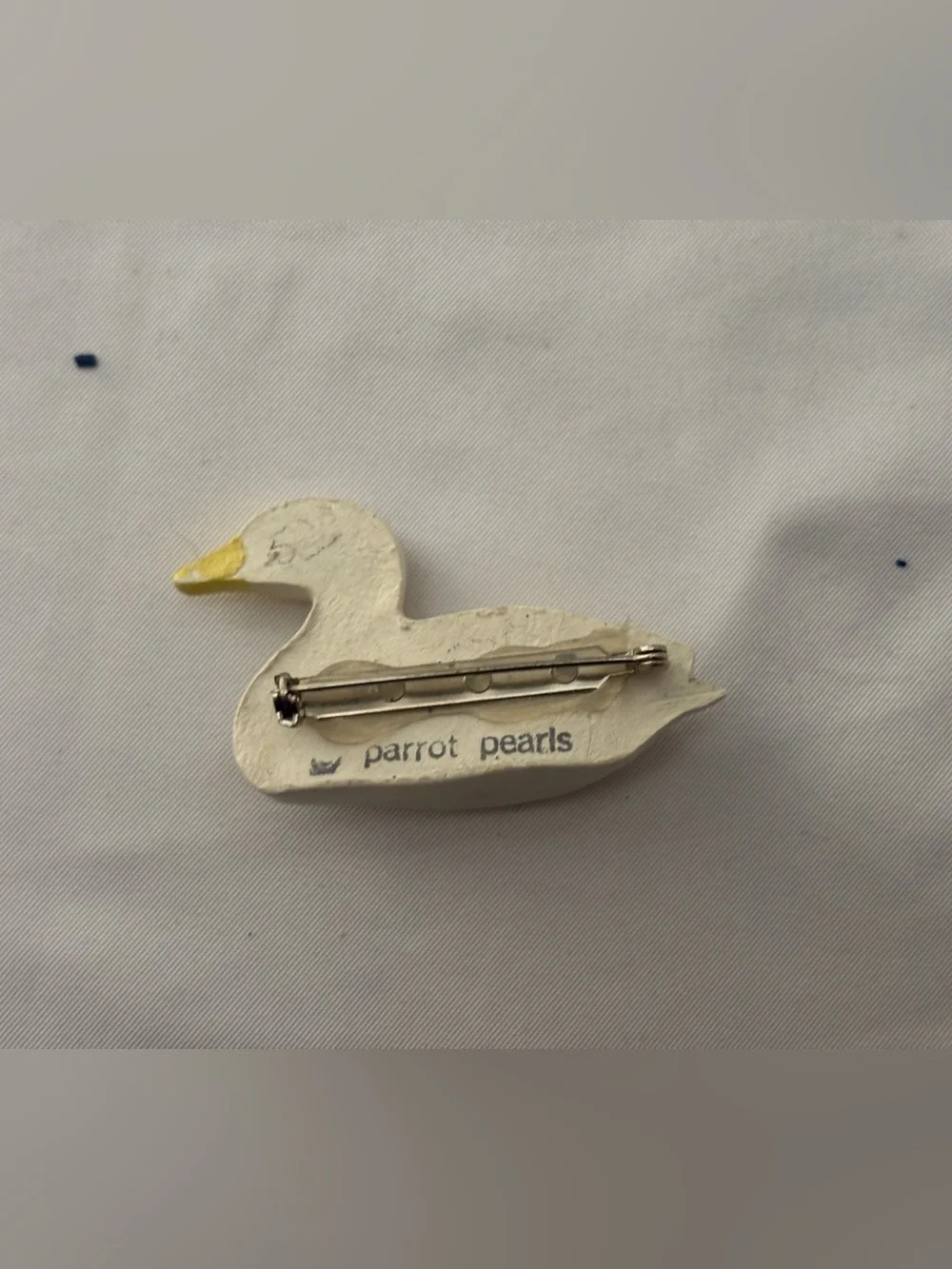 Parrot Pearls Vintage White Ceramic Duck Pin - Picture 2 of 4